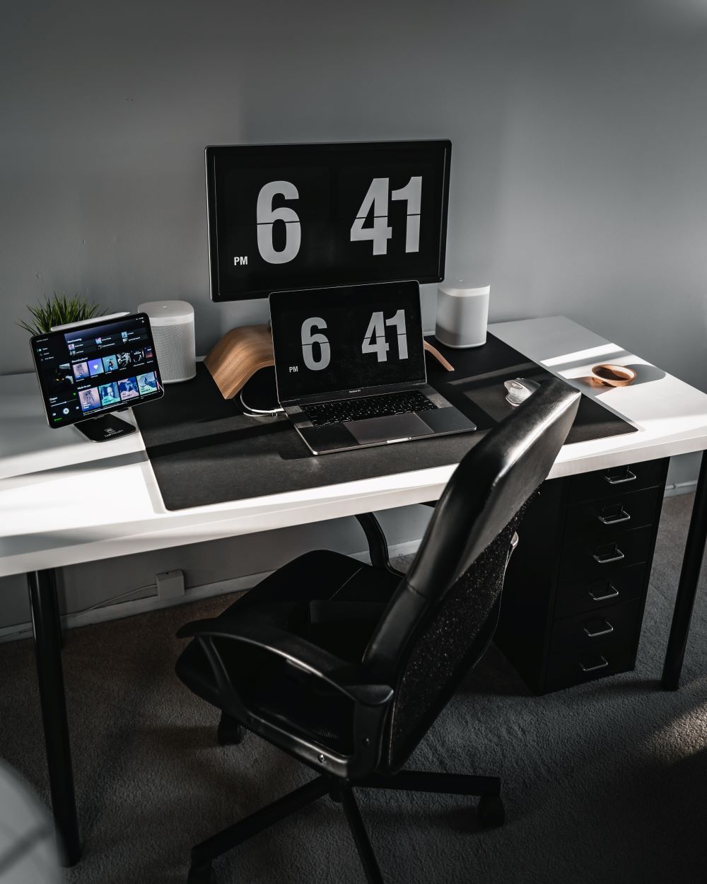 Investing in Your WFH Setup: Essential Home Office Equipment